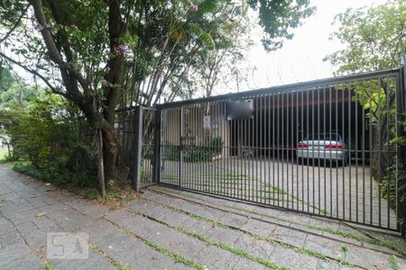 Casa para alugar com 400m², 4 quartos e 6 vagas Casa para alugar com 400m², 4 quartos e 6 vagasFachada