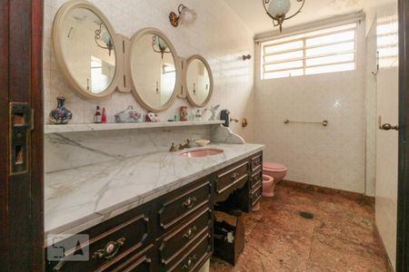 Casa para alugar com 400m², 4 quartos e 6 vagas Casa para alugar com 400m², 4 quartos e 6 vagasBanheiro 1