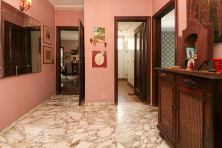 Casa para alugar com 400m², 4 quartos e 6 vagas Casa para alugar com 400m², 4 quartos e 6 vagasCorredor