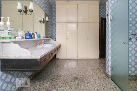 Casa para alugar com 400m², 4 quartos e 6 vagas Casa para alugar com 400m², 4 quartos e 6 vagasBanheiro 2