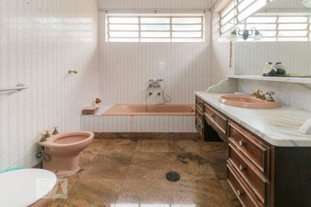 Casa para alugar com 400m², 4 quartos e 6 vagas Casa para alugar com 400m², 4 quartos e 6 vagasSuíte