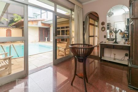 Casa para alugar com 400m², 4 quartos e 6 vagas Casa para alugar com 400m², 4 quartos e 6 vagasHall