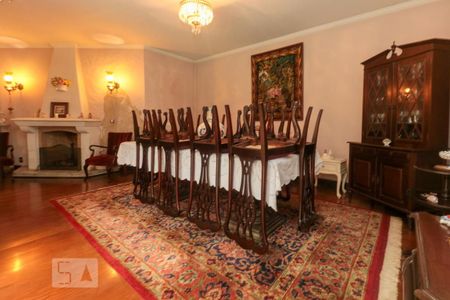 Casa para alugar com 400m², 4 quartos e 6 vagas Casa para alugar com 400m², 4 quartos e 6 vagasSala de jantar