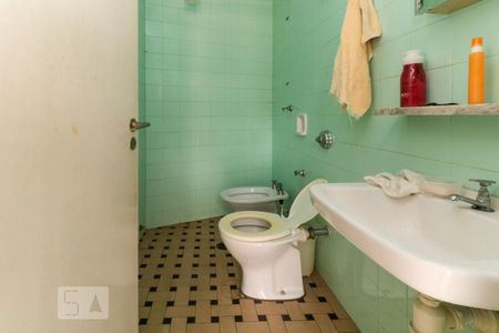 Casa para alugar com 400m², 4 quartos e 6 vagas Casa para alugar com 400m², 4 quartos e 6 vagasBanheiro de Serviço