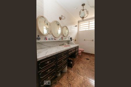 Casa para alugar com 400m², 4 quartos e 6 vagas Casa para alugar com 400m², 4 quartos e 6 vagasBanheiro 1