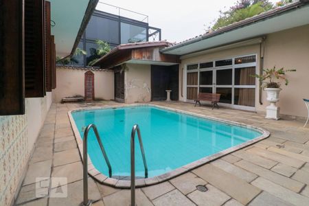 Casa para alugar com 400m², 4 quartos e 6 vagas Casa para alugar com 400m², 4 quartos e 6 vagasPiscina