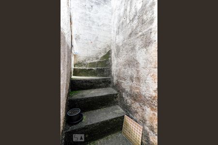 Casa à venda com 107m², 2 quartos e 2 vagasEscada Terraço