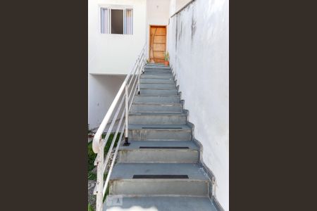 Casa à venda com 107m², 2 quartos e 2 vagasEscada Ebtrada