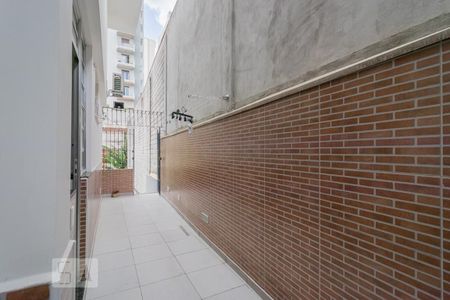 Casa à venda com 260m², 4 quartos e 3 vagasCorredor lateral/Área de Serviço
