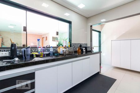 Casa à venda com 200m², 3 quartos e 2 vagas Casa à venda com 200m², 3 quartos e 2 vagasCozinha