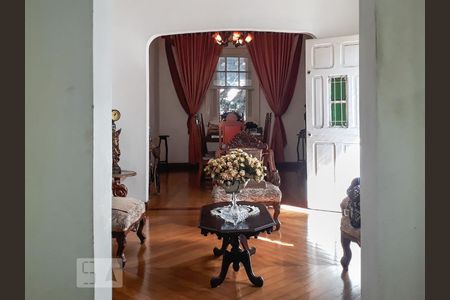 Casa à venda com 175m², 3 quartos e 3 vagas Casa à venda com 175m², 3 quartos e 3 vagasSala