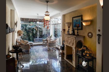 Casa à venda com 175m², 3 quartos e 3 vagas Casa à venda com 175m², 3 quartos e 3 vagasSala