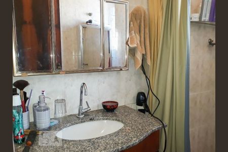 Casa à venda com 175m², 3 quartos e 3 vagas Casa à venda com 175m², 3 quartos e 3 vagasBanheiro