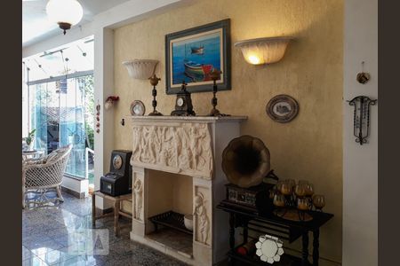 Casa à venda com 175m², 3 quartos e 3 vagas Casa à venda com 175m², 3 quartos e 3 vagasSala