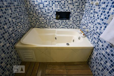 Apartamento para alugar com 230m², 3 quartos e 5 vagasBanheiro da Suíte 2