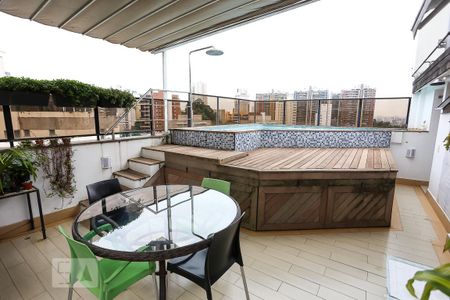 Apartamento para alugar com 230m², 3 quartos e 5 vagasQuintal