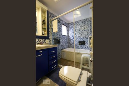 Apartamento para alugar com 230m², 3 quartos e 5 vagasBanheiro da Suíte 2