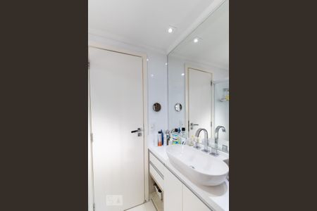 Apartamento à venda com 373m², 4 quartos e 4 vagas Apartamento à venda com 373m², 4 quartos e 4 vagasBanheiro da Suíte