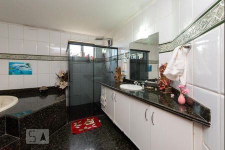 Casa à venda com 525m², 4 quartos e 8 vagasBanheiro Suíte