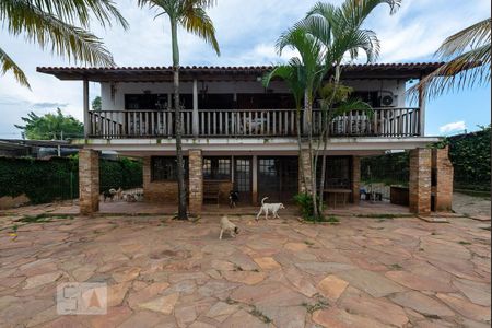 Casa à venda com 525m², 4 quartos e 8 vagasFachada Posterior