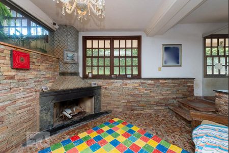 Casa à venda com 525m², 4 quartos e 8 vagasSala Lareira