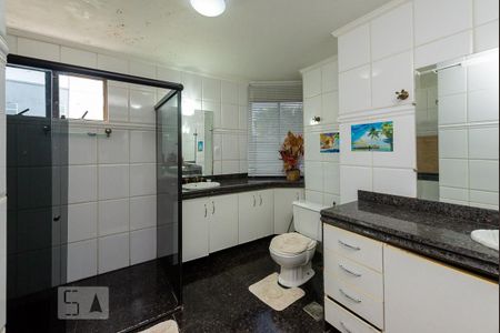 Casa à venda com 525m², 4 quartos e 8 vagasBanheiro Social 1