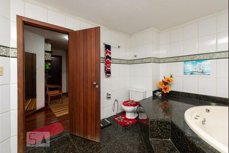 Casa à venda com 525m², 4 quartos e 8 vagasBanheiro Suíte