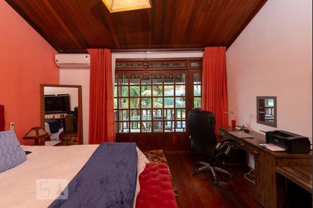 Casa à venda com 525m², 4 quartos e 8 vagasSuíte