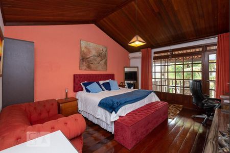 Casa à venda com 525m², 4 quartos e 8 vagasSuíte