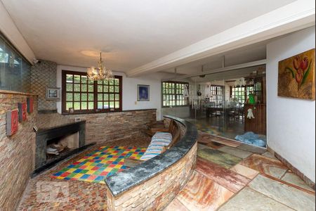 Casa à venda com 525m², 4 quartos e 8 vagasSala Lareira