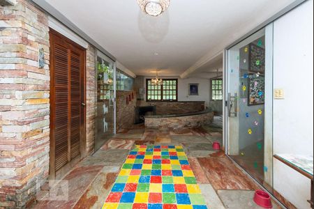 Casa à venda com 525m², 4 quartos e 8 vagasCorredor