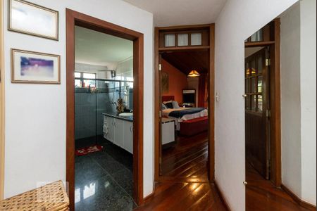 Casa à venda com 525m², 4 quartos e 8 vagasCloset Suíte