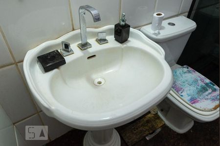 Casa à venda com 525m², 4 quartos e 8 vagasBanheiro Social 2 - Torneira