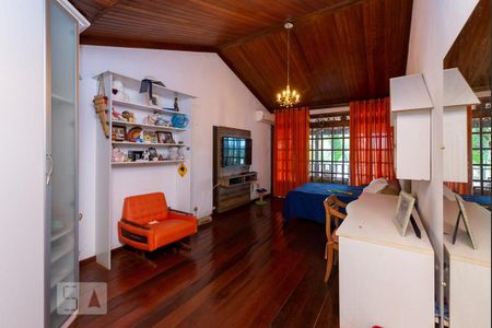 Casa à venda com 525m², 4 quartos e 8 vagasBanheiro do Quarto 2