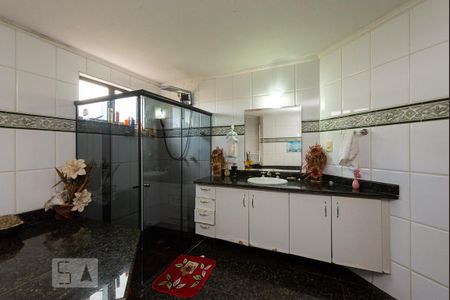 Casa à venda com 525m², 4 quartos e 8 vagasBanheiro Suíte