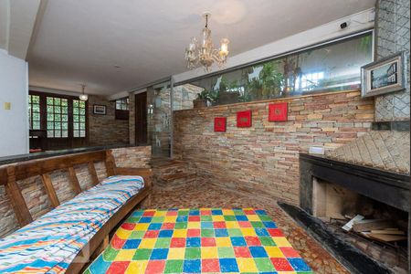 Casa à venda com 525m², 4 quartos e 8 vagasSala Lareira