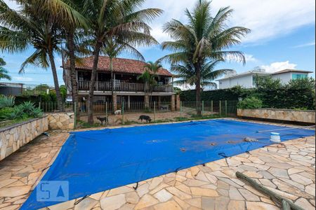 Casa à venda com 525m², 4 quartos e 8 vagasPiscina e Fachada Posterior