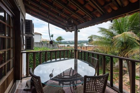 Casa à venda com 525m², 4 quartos e 8 vagasVaranda