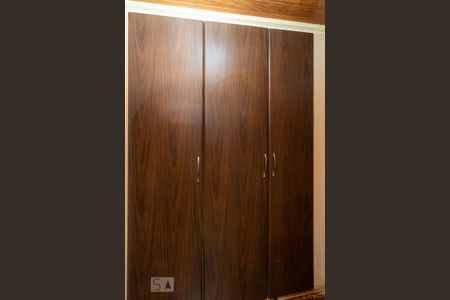 Casa à venda com 525m², 4 quartos e 8 vagasRoupeiro