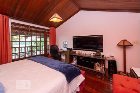 Casa à venda com 525m², 4 quartos e 8 vagasSuíte