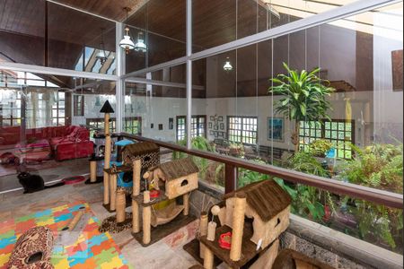 Casa à venda com 525m², 4 quartos e 8 vagasSala