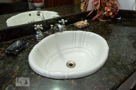 Casa à venda com 525m², 4 quartos e 8 vagasBanheiro Suíte - Torneira