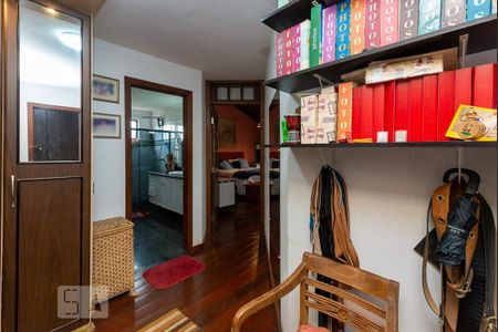 Casa à venda com 525m², 4 quartos e 8 vagasCloset Suíte