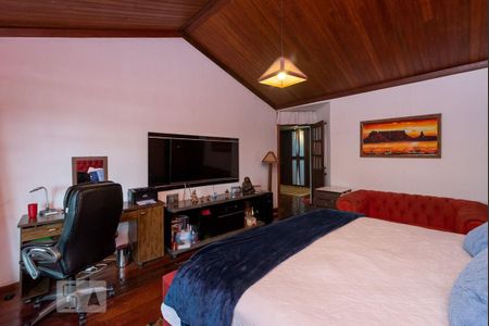 Casa à venda com 525m², 4 quartos e 8 vagasSuíte