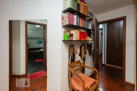 Casa à venda com 525m², 4 quartos e 8 vagasCloset Suíte