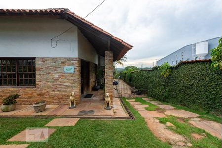 Casa à venda com 525m², 4 quartos e 8 vagasFachada e Garagem