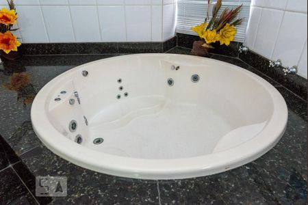 Casa à venda com 525m², 4 quartos e 8 vagasBanheiro Suíte - Banheira