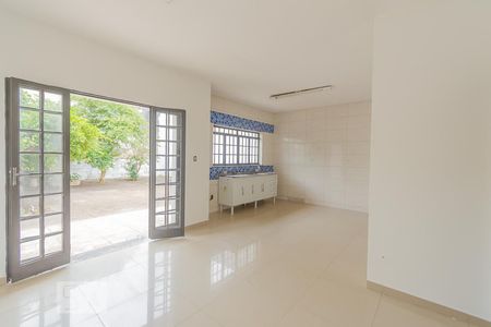 Casa à venda com 240m², 4 quartos e 5 vagas Casa à venda com 240m², 4 quartos e 5 vagasCozinha