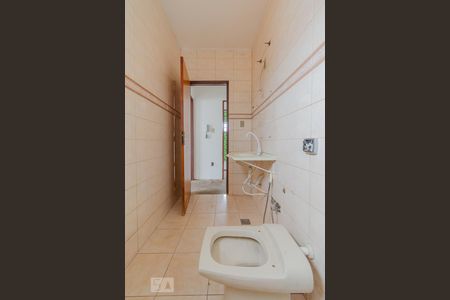 Casa à venda com 240m², 4 quartos e 5 vagas Casa à venda com 240m², 4 quartos e 5 vagasBanheiro Social