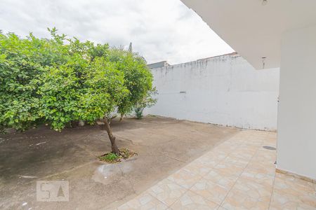 Casa à venda com 240m², 4 quartos e 5 vagas Casa à venda com 240m², 4 quartos e 5 vagasQuintal